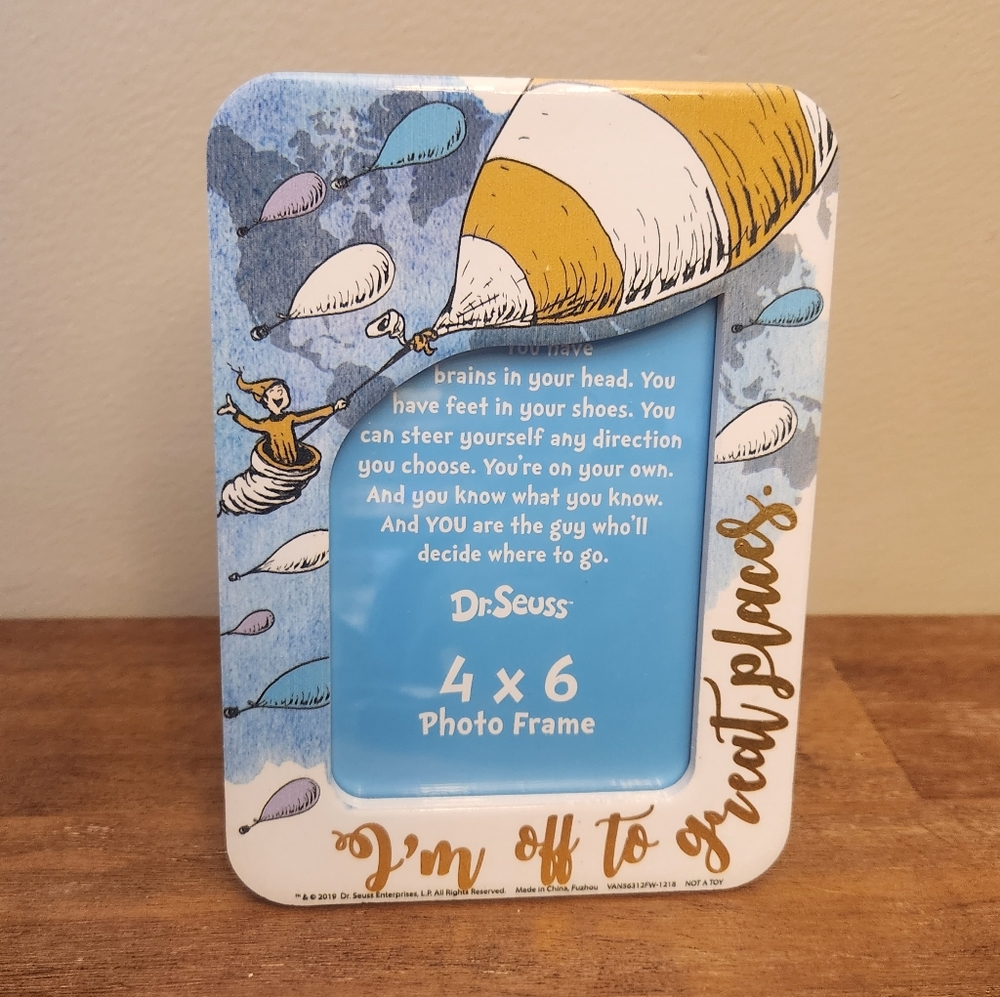 NWT DR SEUSS frame “I’m off to great places”